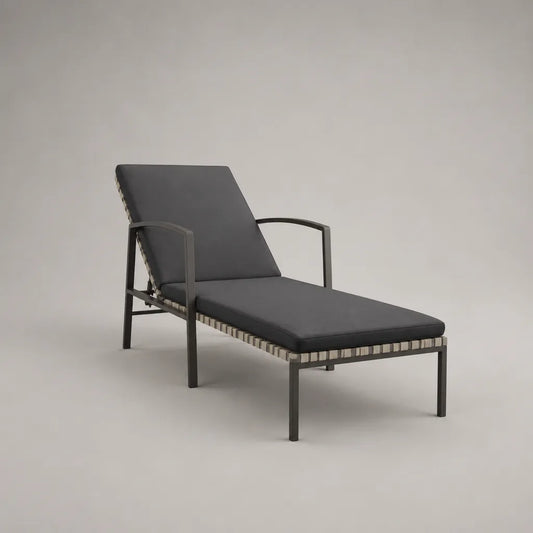 Lettino prendisole regolabile in acciaio con braccioli e cuscino in poliestere grigio antracite, 195 x 68 x 95 cm